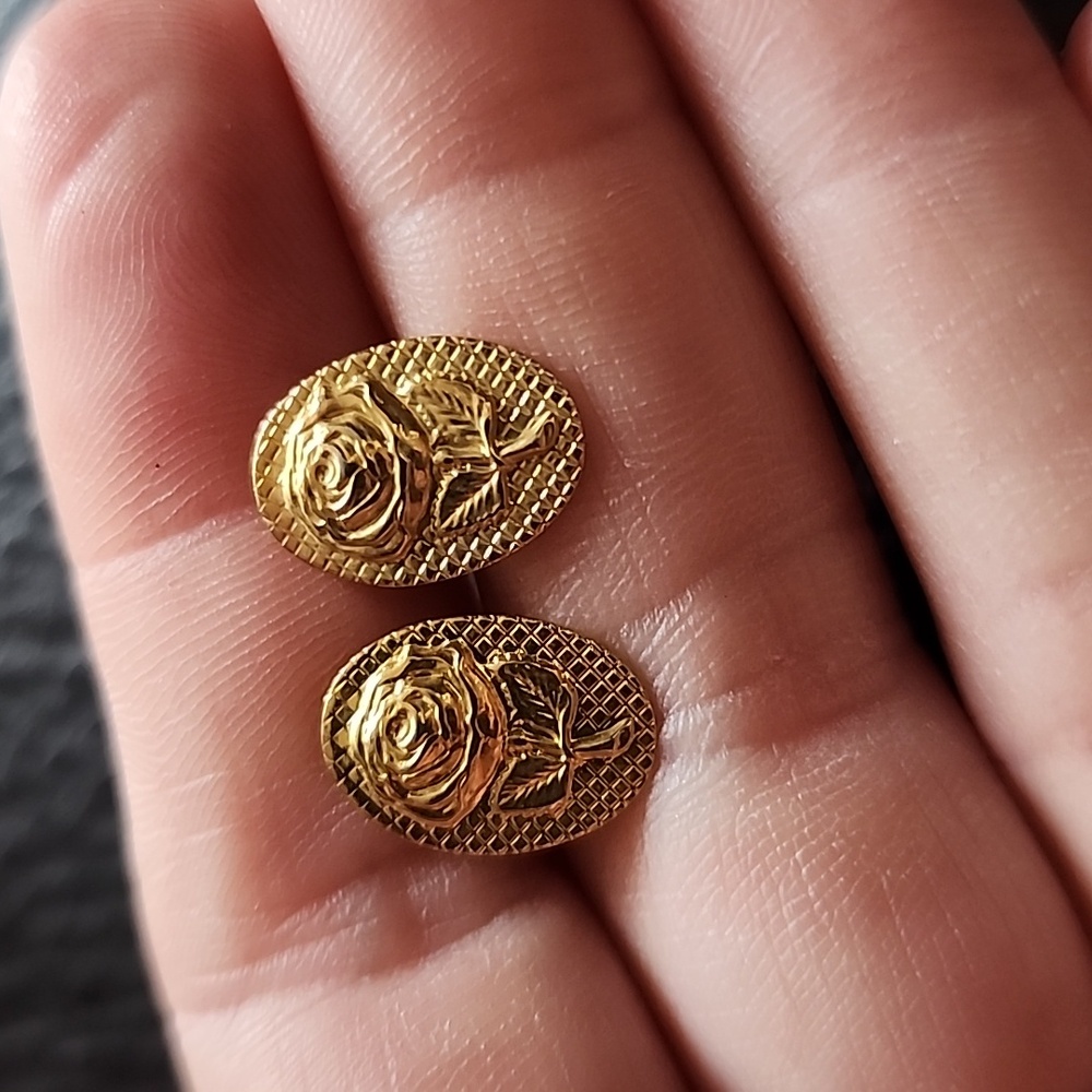 VTG Gold Rose Stud Earrings - Picture 2 of 7